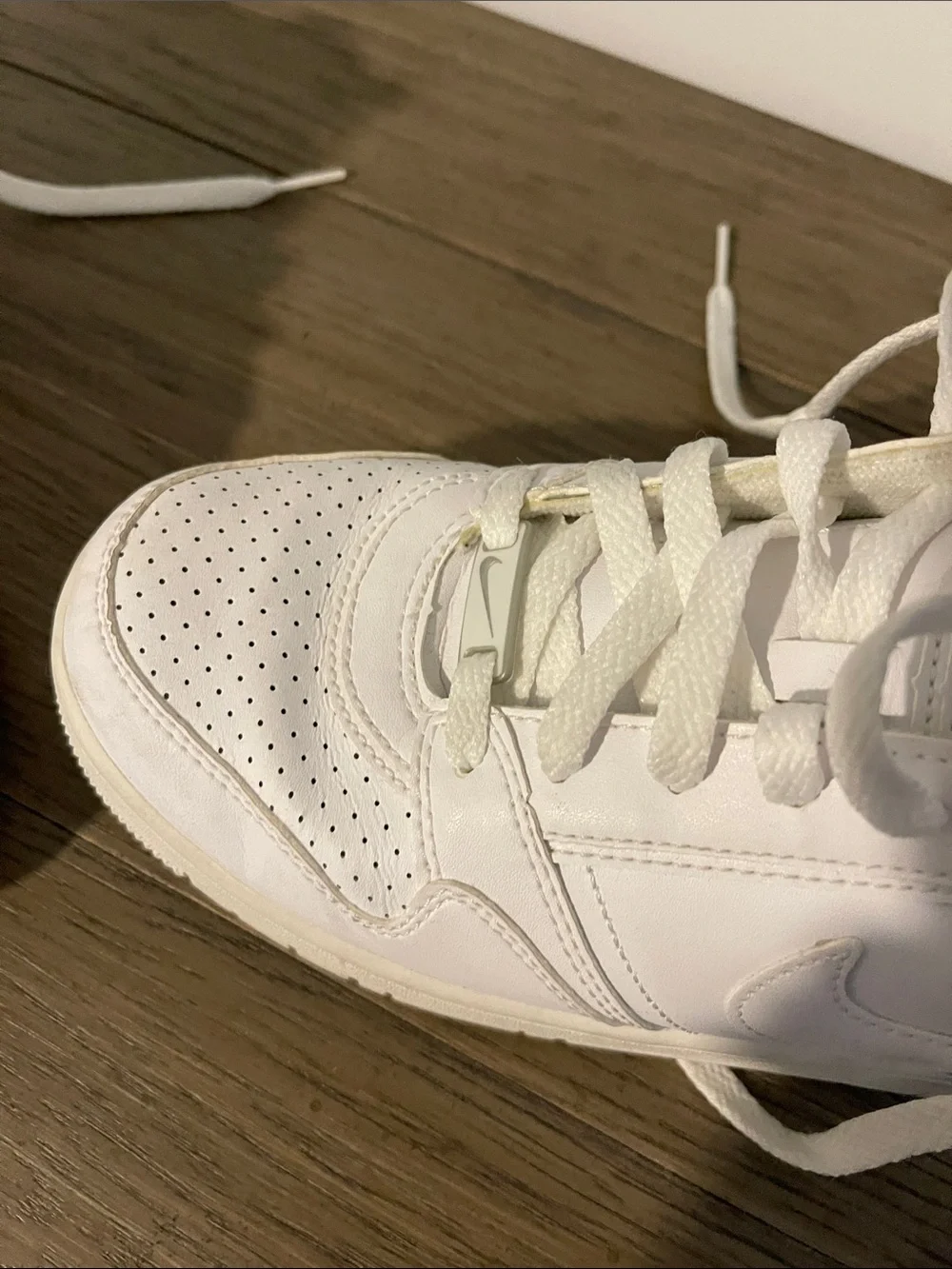 Nike Youth Size 6Y White Low-Top Leather Sneakers